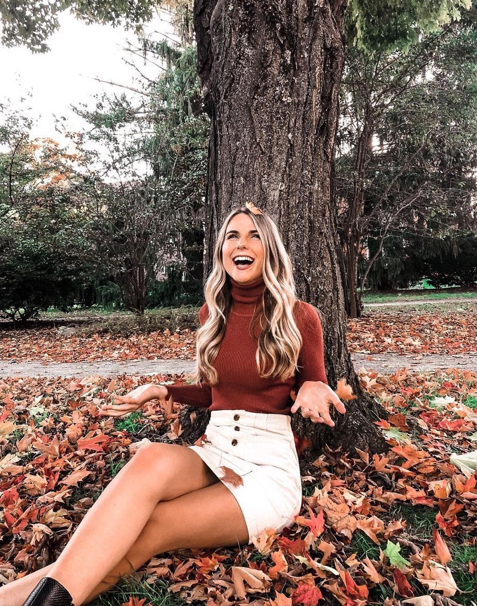 Autumn Vibes: Cozy Chic Fall Senior Picture Outfit