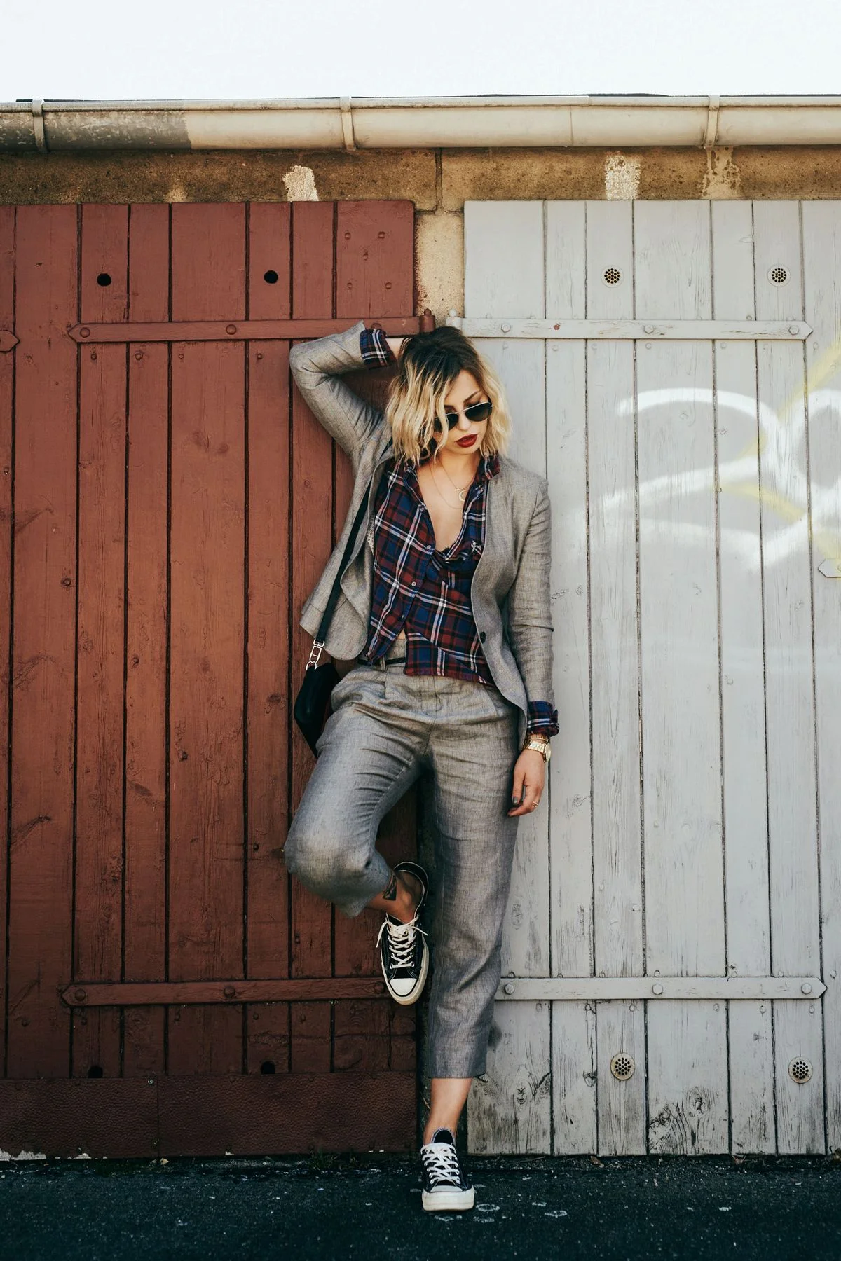 Grunge Meets Tailored: Plaid & Linen Suit Vibe