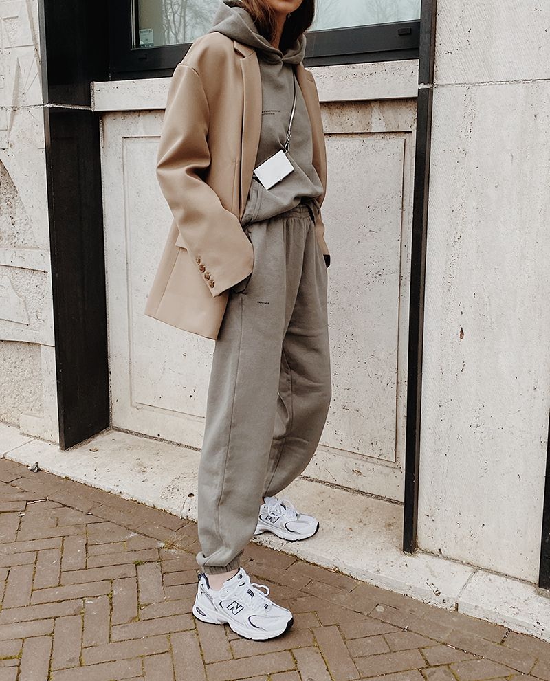 Chic Comfort: Blazer & Sweat Set Vibe