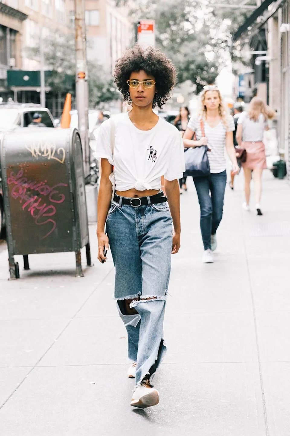 Edgy Deconstructed Denim & Cropped Tee Streetwear