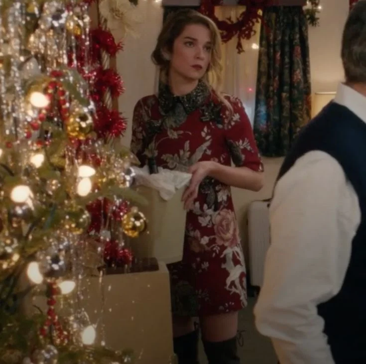 Alexis Rose Holiday Chic