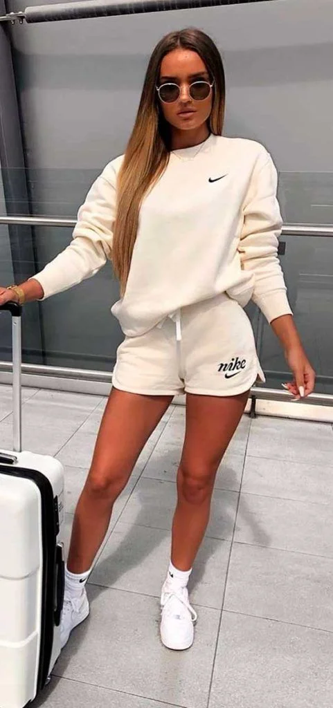 Chic Nike Cream Sweatshirt & Shorts Set