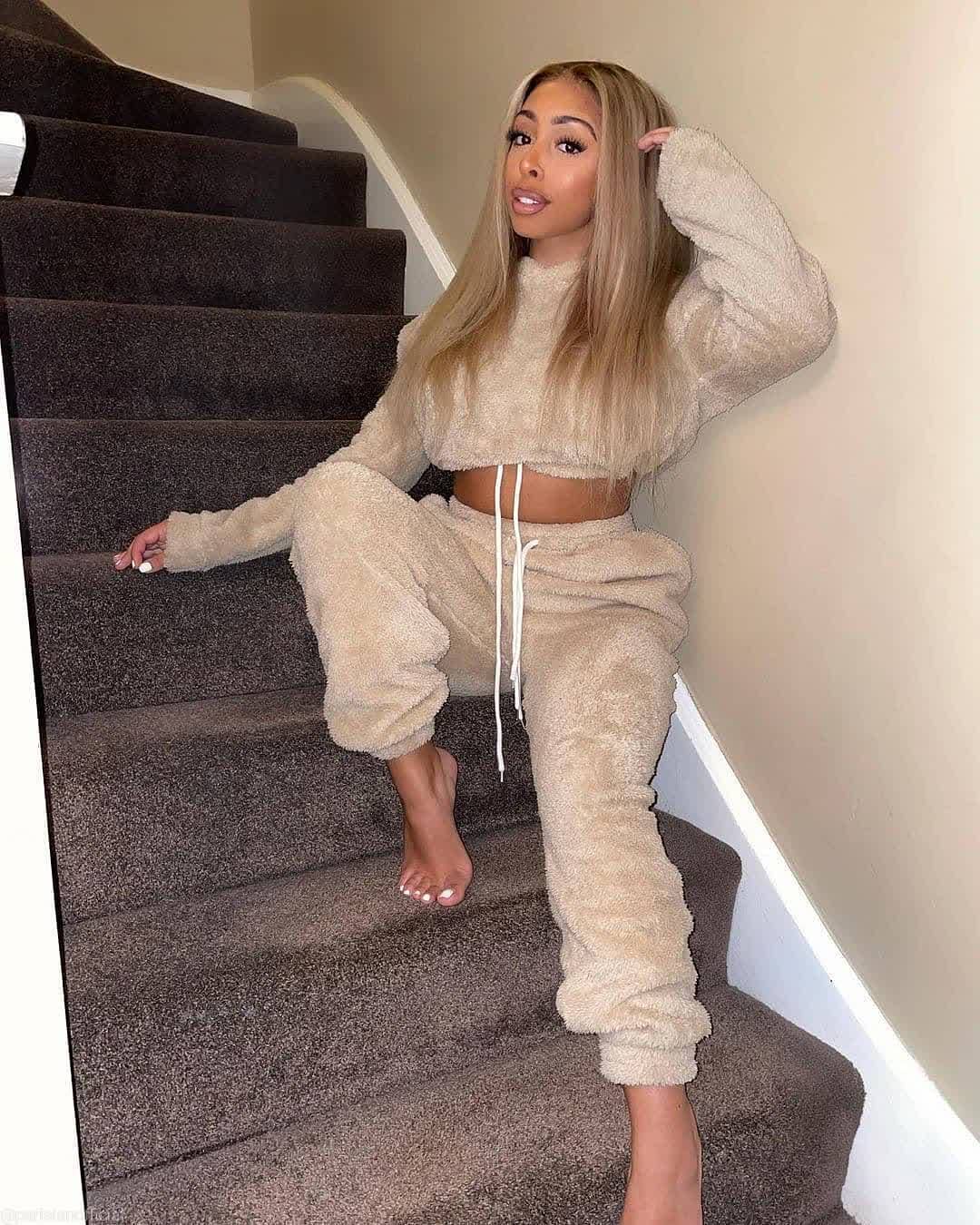 Cozy Chic: Beige Fleece Crop & Joggers Set